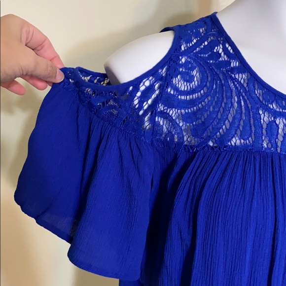 A.N.A. Cold Shoulder Blouse - Picture 3 of 7